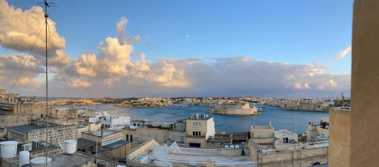 Valletta Luxe 3-Bedroom Duplex Penthouse With Sea View Terrace And Jacuzzi Pokój zdjęcie